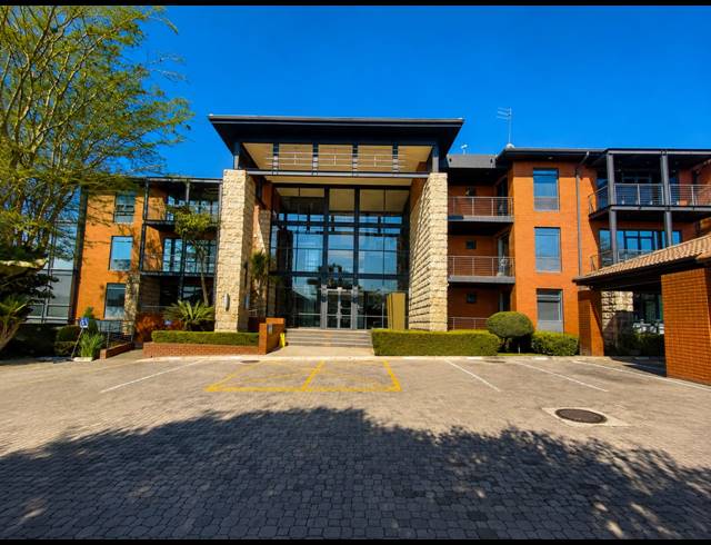 425M² OFFICE TO LET IN BRYANSTON